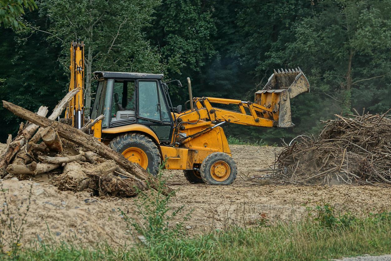 Brush and trees being removed from commercial lot